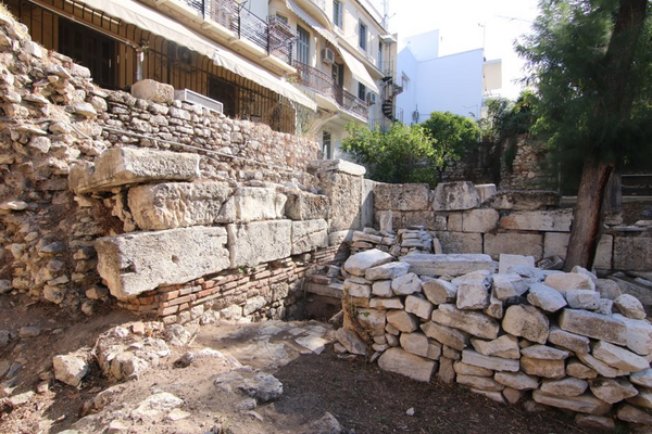 ΜΕΝΤΡΕΣΕΣ ΑΘΗΝΩΝ ΜΝΗΜΕΙΟ ΙΣΤΟΡΙΚΟ