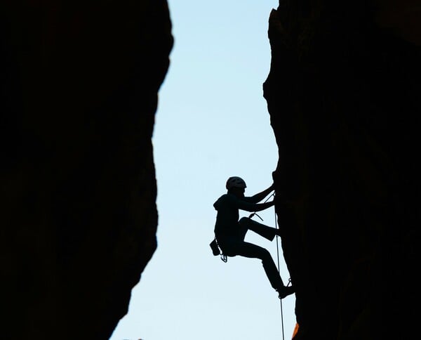 ΑΝΑΡΡΙΧΗΤΗΣ ΚΑΛΥΜΝΟΣ ΝΕΚΡΟΣ ΠΤΩΣΗ