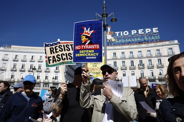 ΑΝΤΙΠΟΛΕΜΙΚΗ ΔΙΑΔΗΛΩΣΗ ΚΑΤΑ ΤΡΑΜΠ