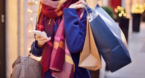 Πάσχα 2026: Ποια Κυριακή είναι ανοιχτά τα καταστήματα - Το ωράριο λειτουργίας