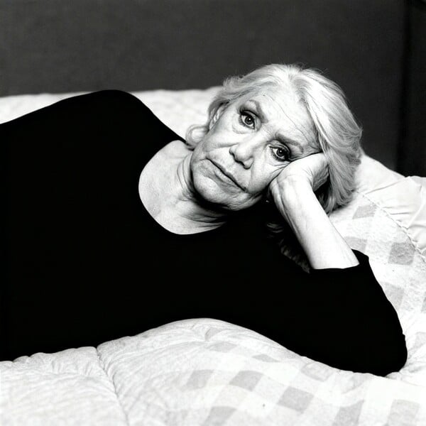 Οι 7 ζωές της Μαρινέλλας: Ενα αντι-obituary για μια γυναίκα που κάθε φορά που πέθαινε, ξαναγεννιόταν