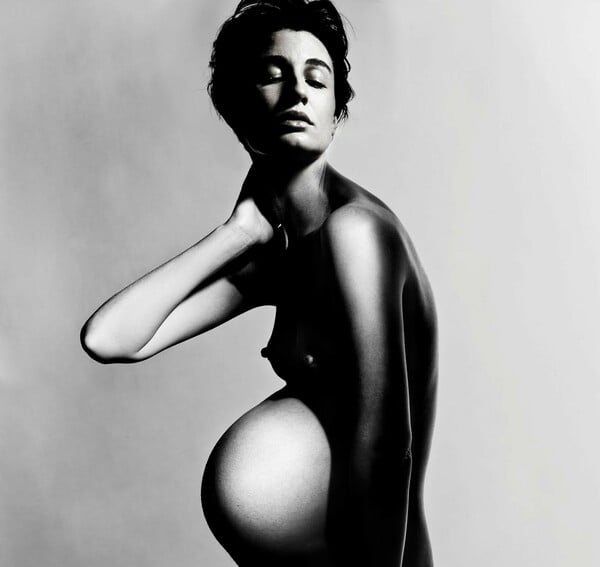 Η Erin O’Connor κατηγορεί το Instagram για «διπλά μέτρα» μετά την αφαίρεση φωτογραφιών της από την εγκυμοσύνη της