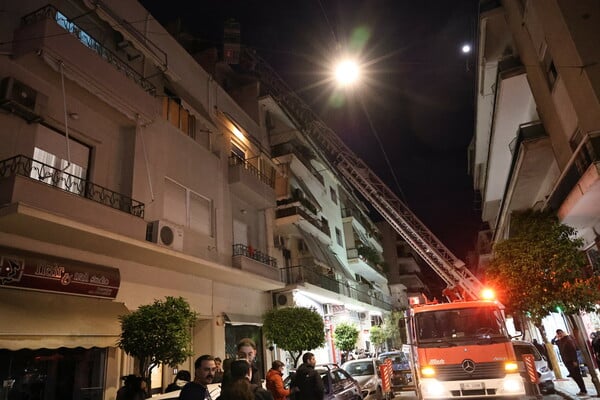 Φωτιά σε διαμέρισμα στου Γκύζη έπειτα από έκρηξη φιάλης υγραερίου - Στο νοσοκομείο με εγκαύματα η ηλικιωμένη κάτοικος 