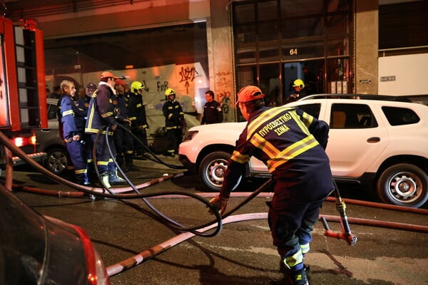 Φωτιά σε διαμέρισμα στου Γκύζη έπειτα από έκρηξη φιάλης υγραερίου - Στο νοσοκομείο με εγκαύματα η ηλικιωμένη κάτοικος 