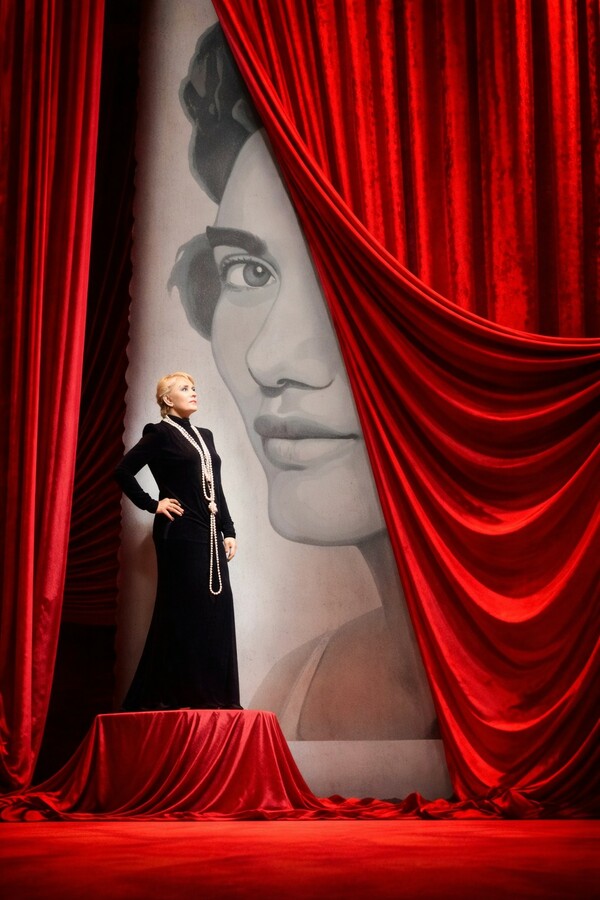 Οι 7 ζωές της Μαρινέλλας: Ενας αντιεπικήδειος 