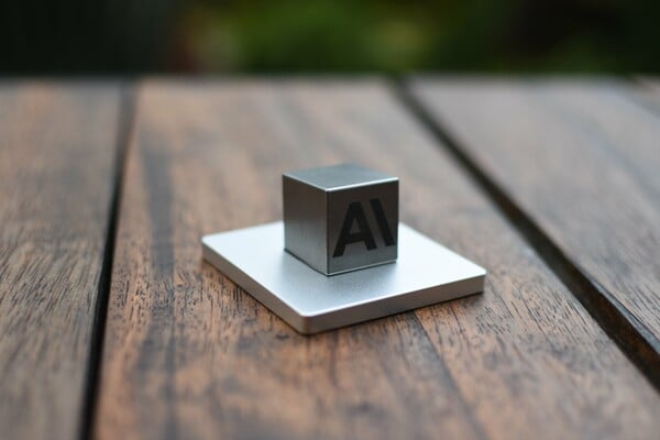 ANTHROPIC CLAUDE ΤΕΧΝΗΤΗ ΝΟΗΜΟΣΥΝΗ ΚΥΒΕΡΝΟΕΠΙΘΕΣΗ 