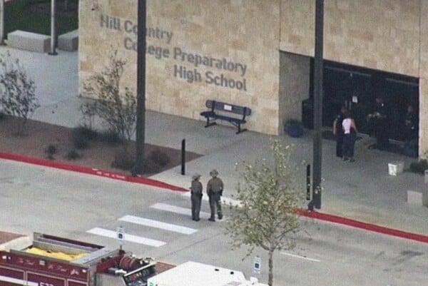 ΜΑΘΗΤΗΣ ΠΥΡΟΒΟΛΙΣΜΟΣ ΤΕΞΑΣ ΚΑΘΗΓΗΤΡΙΑ