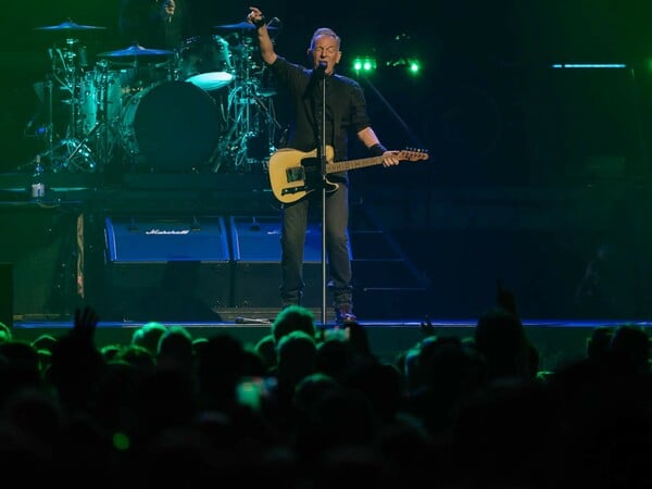 Ο Bruce Springsteen ξανακάνει το ροκ πολιτική πράξη