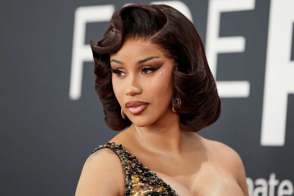 CARDI B ΜΗΝΥΣΗ