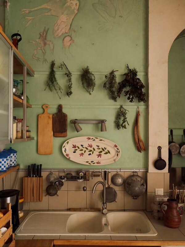 Agnès Debizet: η αυτοδίδακτη καλλιτέχνις που μετέτρεψε το σπίτι της σε σύμπαν