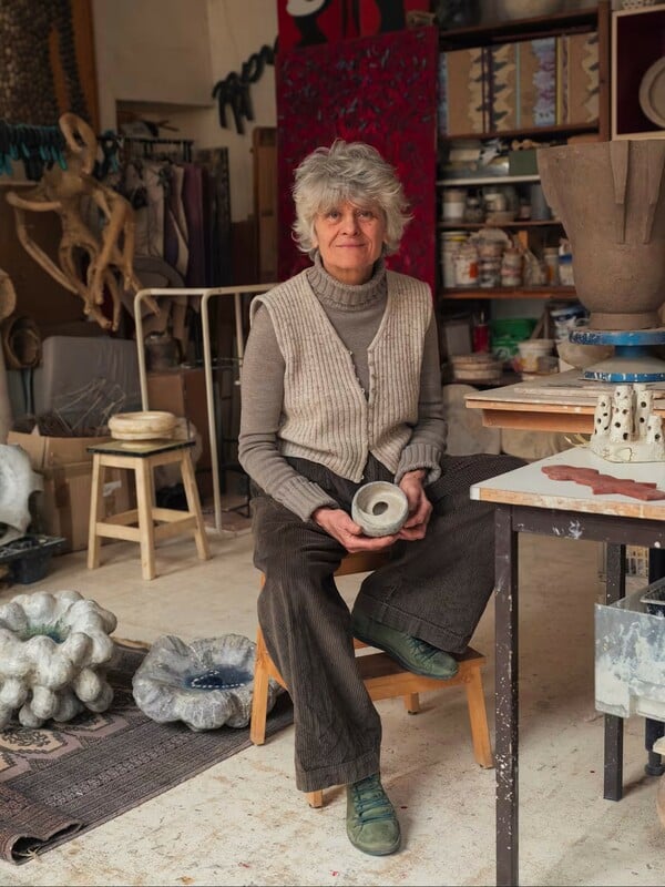 Agnès Debizet: η αυτοδίδακτη καλλιτέχνις που μετέτρεψε το σπίτι της σε σύμπαν