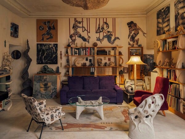 Agnès Debizet: η αυτοδίδακτη καλλιτέχνις που μετέτρεψε το σπίτι της σε σύμπαν