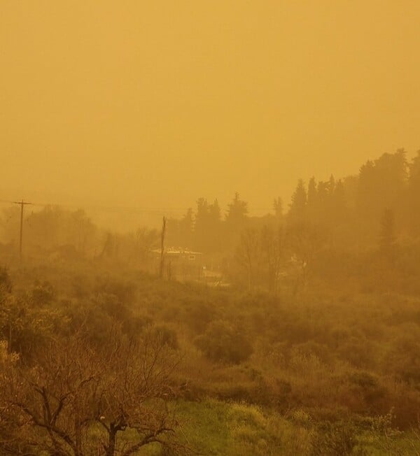 Η αφρικανική σκόνη κάλυψε την Κρήτη: Οι εικόνες από τον πορτοκαλί ουρανό