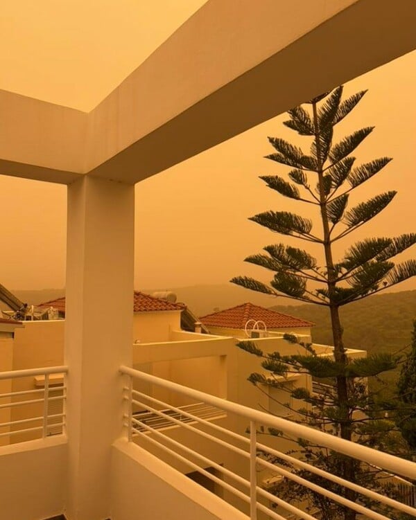 Η αφρικανική σκόνη κάλυψε την Κρήτη: Οι εικόνες από τον πορτοκαλί ουρανό