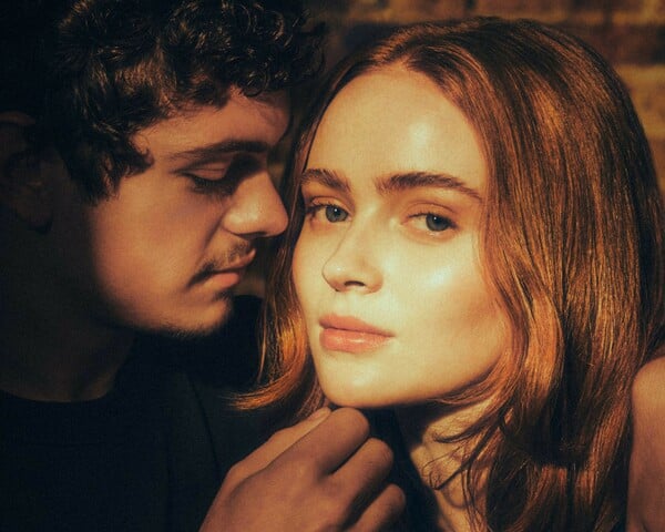 Η Sadie Sink κερδίζει το στοίχημα του Romeo & Juliet στο West End