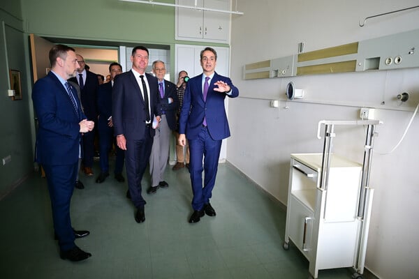 Επίσκεψη Μητσοτάκη στο «Μεταξά» - Η δωρεά στο νοσοκομείο με στόχο τη δημιουργία ενός σύγχρονου αντικαρκινικού κέντρου