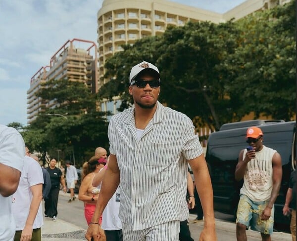 ΓΙΑΝΝΗΣ ΑΝΤΕΤΟΚΟΥΝΜΠΟ ΝΤΕΙΒΙΝΤ ΜΠΕΚΑΜ ΕΠΕΝΔΥΣΗ