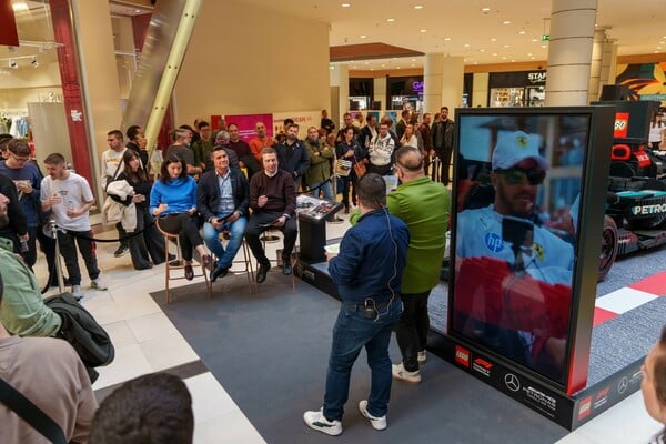 Το αυθεντικό LEGO® Mercedes-AMG Petronas F1® φέρνει την εμπειρία της Formula 1 στην Αθήνα