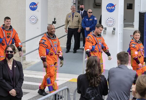 ARTEMIS II ΣΕΛΗΝΗ NASA ΕΚΤΟΞΕΥΣΗ