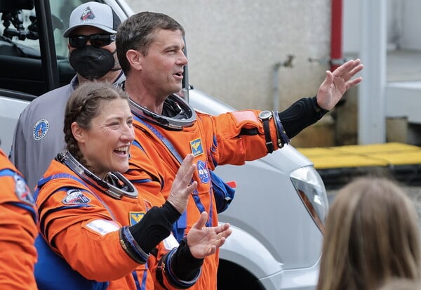 ARTEMIS II ΣΕΛΗΝΗ NASA ΕΚΤΟΞΕΥΣΗ