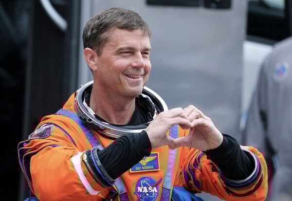 ARTEMIS II ΣΕΛΗΝΗ NASA ΕΚΤΟΞΕΥΣΗ