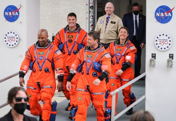 ARTEMIS II ΣΕΛΗΝΗ NASA ΕΚΤΟΞΕΥΣΗ