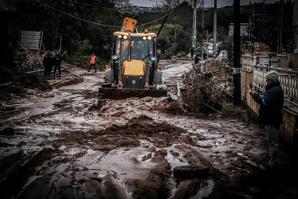 Η κακοκαιρία Erminio σάρωσε την Αττική αφήνοντας πίσω της εικόνες καταστροφής