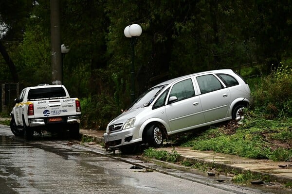 Η κακοκαιρία Erminio σάρωσε την Αττική αφήνοντας πίσω της εικόνες καταστροφής