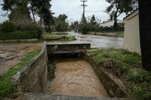 Η κακοκαιρία Erminio σάρωσε την Αττική αφήνοντας πίσω της εικόνες καταστροφής
