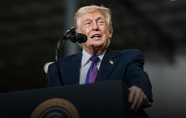 ΝΤΟΝΑΛΝΤ ΤΡΑΜΠ