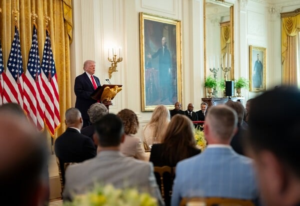 ΤΡΑΜΠ ΔΙΑΓΓΕΛΜΑ ΠΟΛΕΜΟΣ ΙΡΑΝ ΜΕΣΗ ΑΝΑΤΟΛΗ