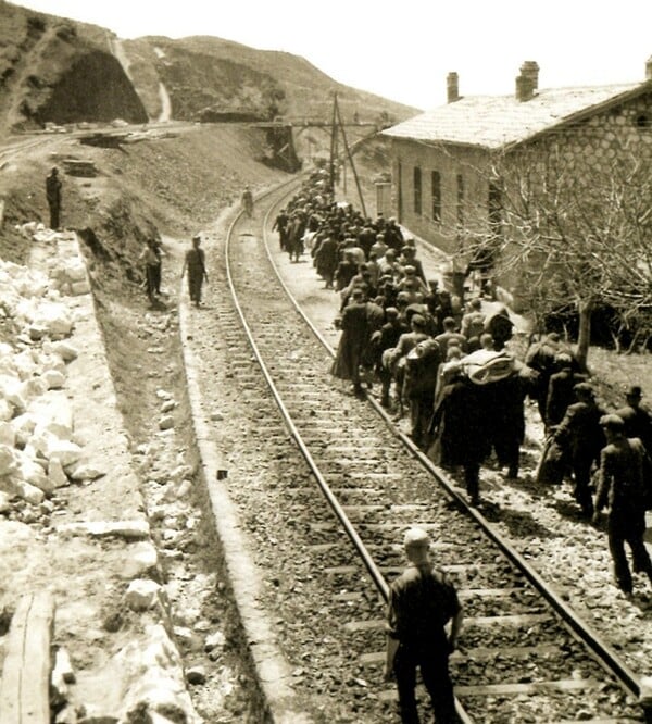 ΥΠΠΟ - Λίνα Μενδώνη: «Σταθμός Καρυάς, τόπος μνήμης, ιστορικής αλήθειας και ανθρώπινης αξιοπρέπειας»