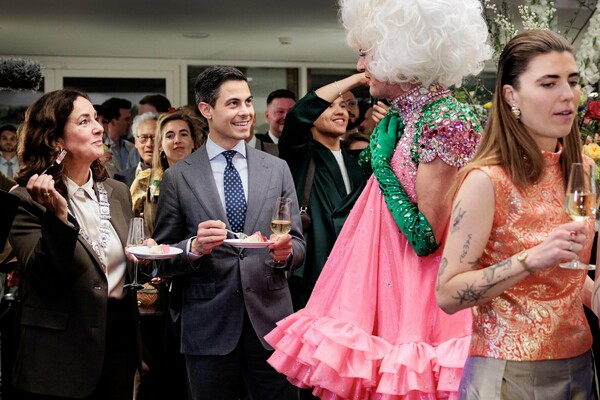 Το Άμστερνταμ γιορτάζει τα 25 χρόνια γάμου μεταξύ ατόμων του ίδιου φύλου με γαμήλιες τελετές