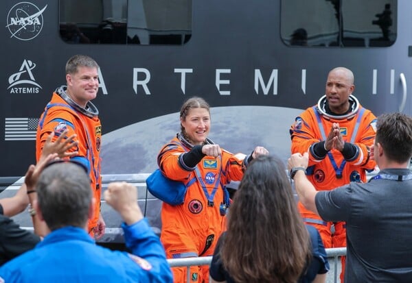 ARTEMIS II ΣΕΛΗΝΗ ΕΚΤΟΞΕΥΣΗ