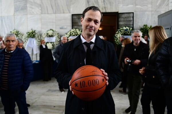 ΚΗΔΕΙΑ ΒΑΣΙΛΗ ΓΚΟΥΜΑ ΠΛΗΘΟΣ ΚΟΣΜΟΥ