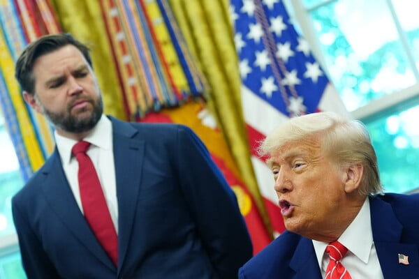 ΝΤΟΝΑΛΝΤ ΤΡΑΜΠ ΤΖΕΙ ΝΤΙ ΒΑΝΣ ΟΡΜΠΑΝ 