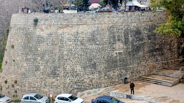 ΚΡΗΤΗ ΗΡΑΚΛΕΙΟ ΝΕΚΡΟΣ ΠΤΩΣΗ ΕΝΕΤΙΚΑ ΤΕΙΧΗ