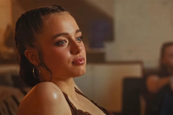 Η Σάιλο Τζολί είναι «ίδια» η Αντζελίνα σε νέο k-pop video clip 