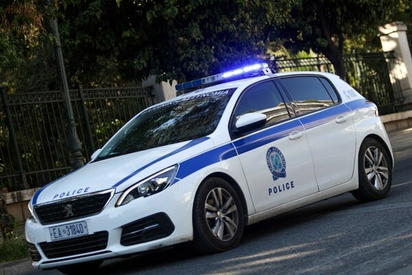 ΓΛΥΦΑΔΑ ΑΣΤΥΝΟΜΙΚΟΙ ΣΥΛΛΗΨΕΙΣ ΟΠΛΟ ΜΑΧΑΙΡΙ