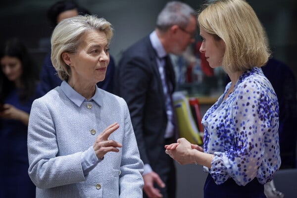 «Σε ποιον δεν αρέσει ένας γυναικείος καυγάς;» Η Κάλας απαντά στα σενάρια σύγκρουσης με τη φον ντερ Λάιεν