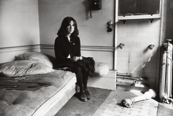 Sophie Calle: η έκθεση όπου η απουσία, η μνήμη και ο πόθος γίνονται τέχνη