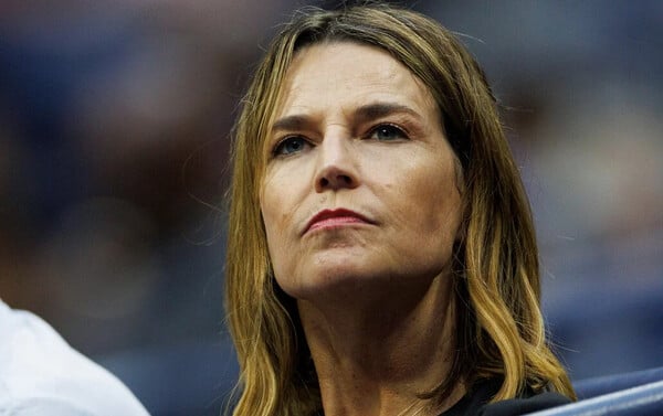 ΠΑΡΟΥΣΙΑΣΤΡΙΑ ΕΞΑΦΑΝΙΣΗ ΜΗΤΕΡΑ