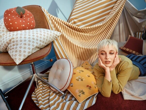 Το ανυπέρβλητα cool γούστο της Έμα Τσάμπερλεν