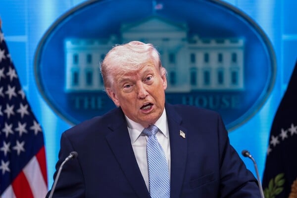 ΝΤΟΝΑΛΝΤ ΤΡΑΜΠ ΛΕΥΚΟΣ ΟΙΚΟΣ ΙΡΑΝ ΠΙΛΟΤΟΣ F15