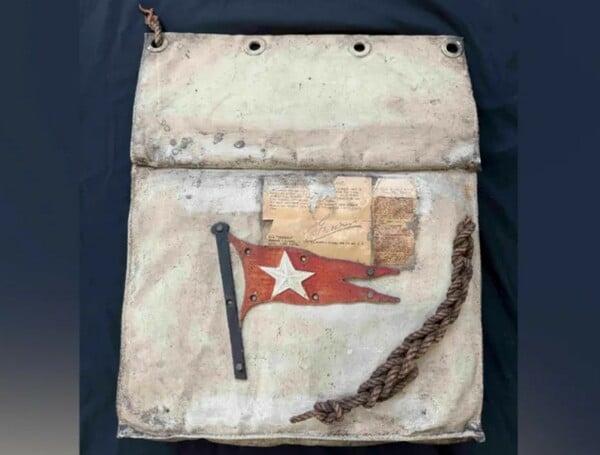 ΤΙΤΑΝΙΚΟΣ ΜΑΞΙΛΑΡΙ ΔΗΜΟΠΡΑΣΙΑ