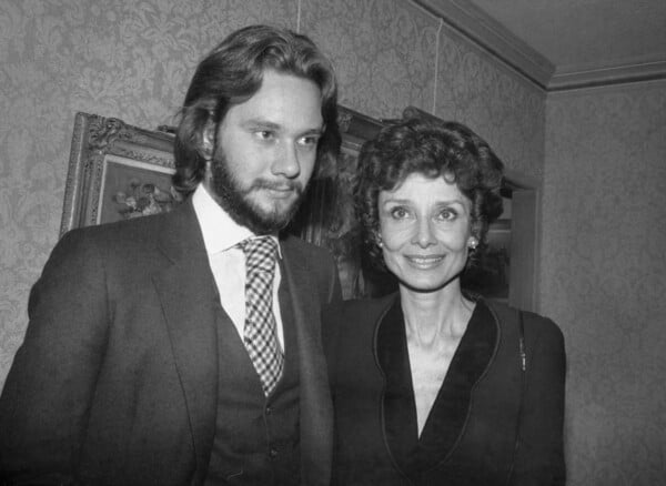 Ποια ήταν η αληθινή Όντρεϊ Χέπμπορν πίσω από τη φωτογένεια και τον μύθο;