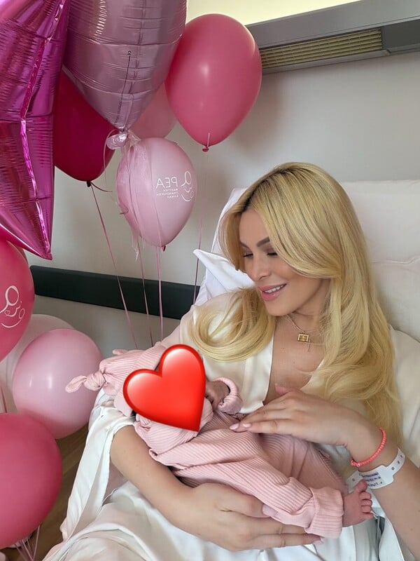 Κατερίνα Καινούργιου: Οι πρώτες φωτογραφίες με τη νεογέννητη κόρη της
