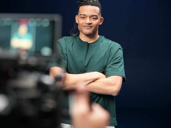 Η EVIOL μιλά ανοιχτά για τα συμπληρώματα διατροφής με πρεσβευτή τον Εμμανουήλ Καραλή