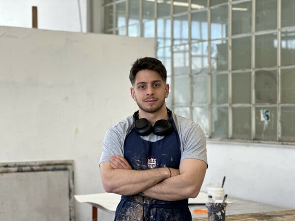 Οι μορφές του Ιωακείμ Κουμούση αιωρούνται μεταξύ του ιερού και του ανθρώπινου