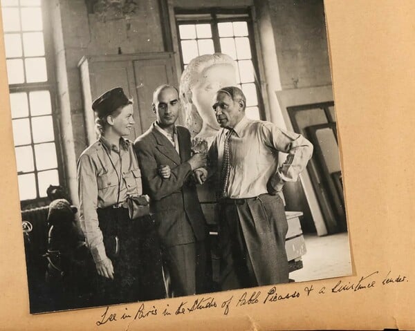 Ανάμεσα στο απόλυτο κακό και την αδιανόητη λάμψη: οι αδημοσίευτες φωτογραφίες της Λι Μίλερ και του Σέσιλ Μπίτον